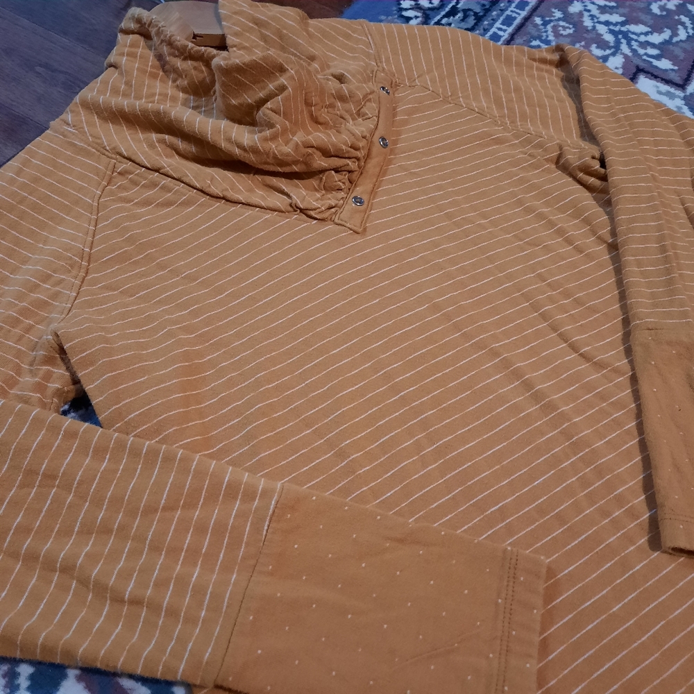 Columbia cowl neck long sleeve top